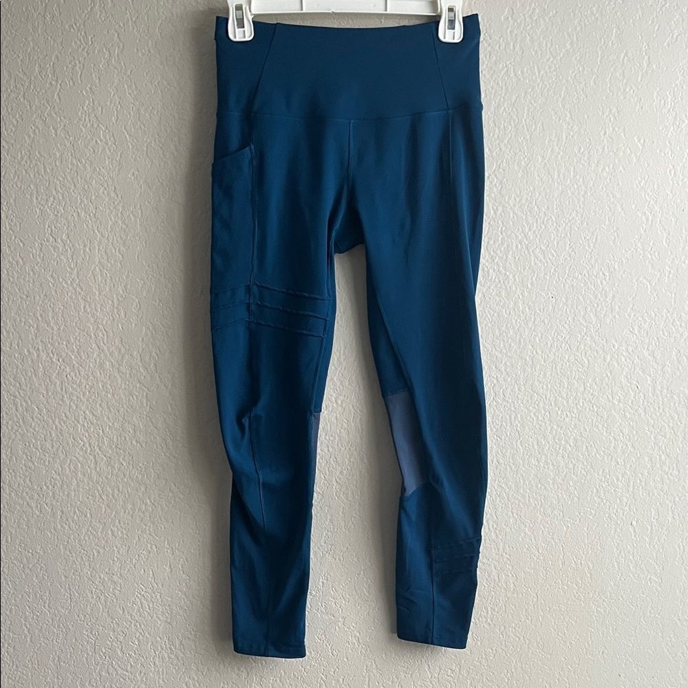 Like New! Oiselle Blue Teal Leggings with Mesh Panel Pockets in Size 4 - Picture 2 of 14